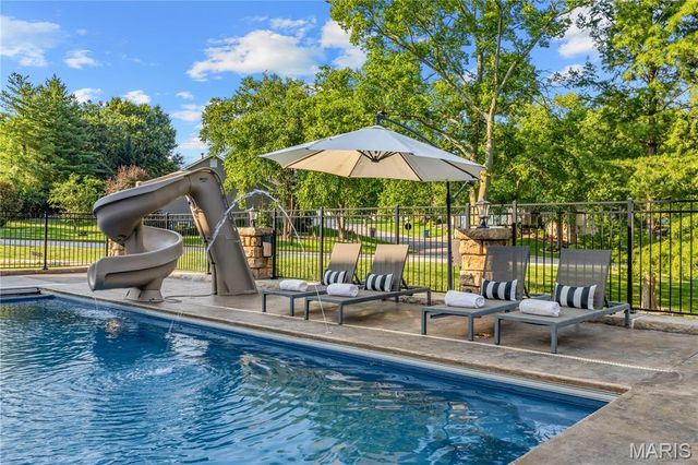 5 Shelbourne Wood Court, Weldon Spring, MO 63304