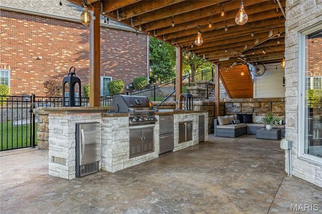 5 Shelbourne Wood Court, Weldon Spring, MO 63304