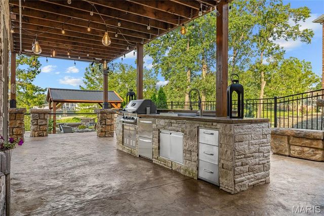 5 Shelbourne Wood Court, Weldon Spring, MO 63304