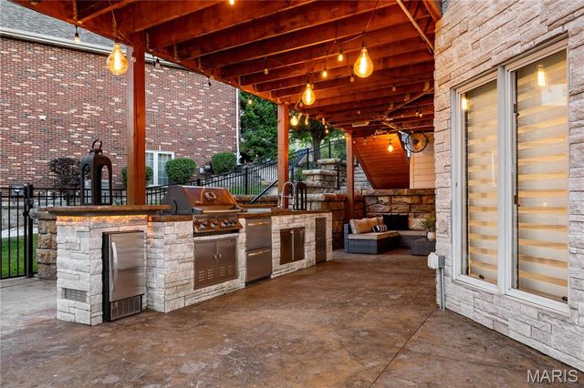 5 Shelbourne Wood Court, Weldon Spring, MO 63304