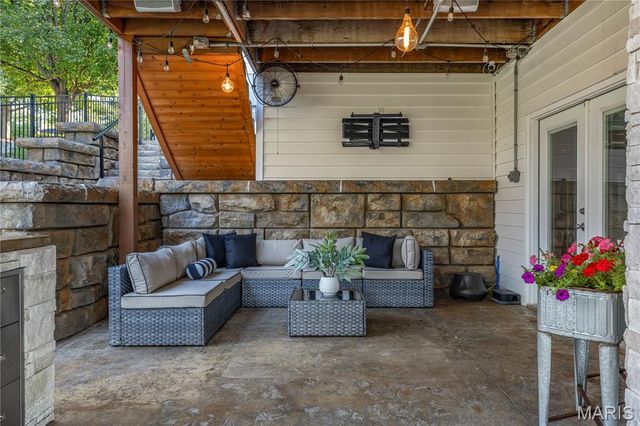 5 Shelbourne Wood Court, Weldon Spring, MO 63304
