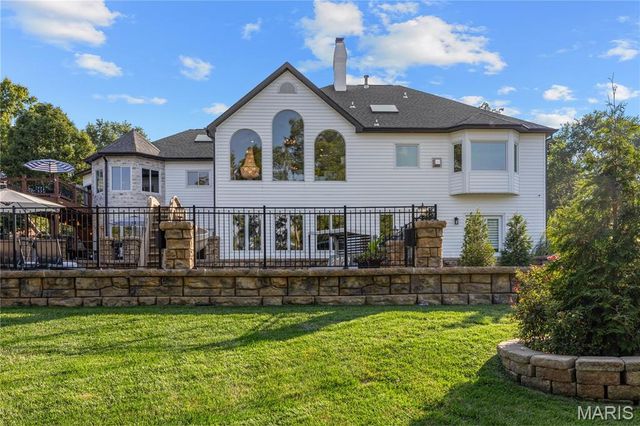 5 Shelbourne Wood Court, Weldon Spring, MO 63304