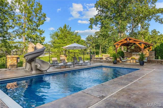 5 Shelbourne Wood Court, Weldon Spring, MO 63304