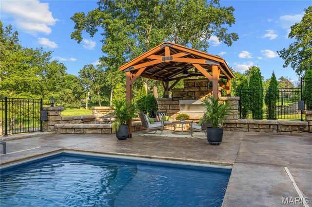 5 Shelbourne Wood Court, Weldon Spring, MO 63304