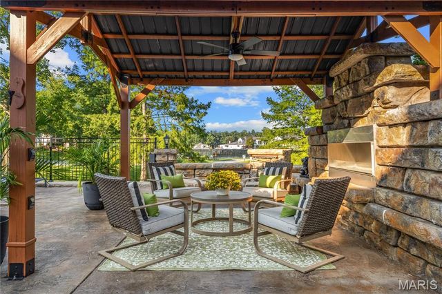 5 Shelbourne Wood Court, Weldon Spring, MO 63304