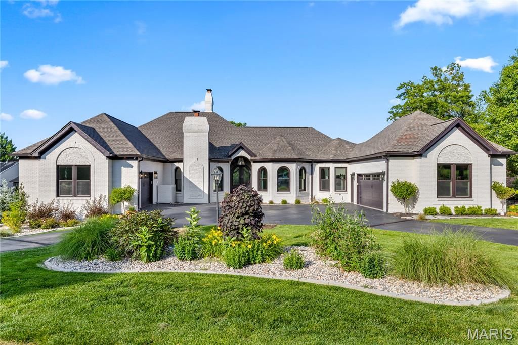 5 Shelbourne Wood Court, Weldon Spring, MO 63304