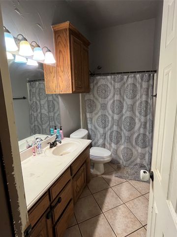 101 Burton Hill Drive, Weatherford, TX 76087