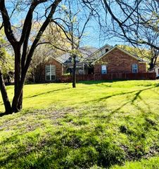 101 Burton Hill Drive, Weatherford, TX 76087