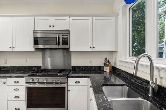 22 Bateman Avenue, Newport, RI 02840