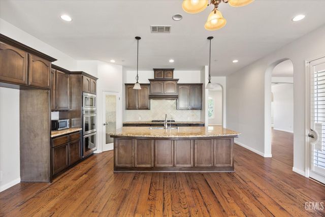 2305 Exton Street, Bakersfield, CA 93311