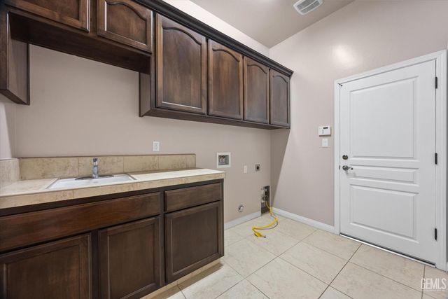 2305 Exton Street, Bakersfield, CA 93311