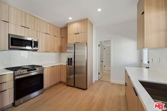 9116 W 3rd Street, Los Angeles, CA 90048