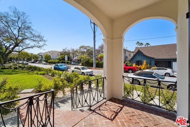 9116 W 3rd Street, Los Angeles, CA 90048