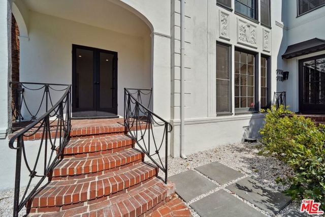 9116 W 3rd Street, Los Angeles, CA 90048