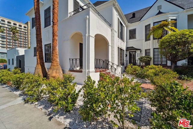 9116 W 3rd Street, Los Angeles, CA 90048