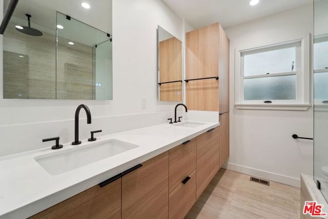 9116 W 3rd Street, Los Angeles, CA 90048
