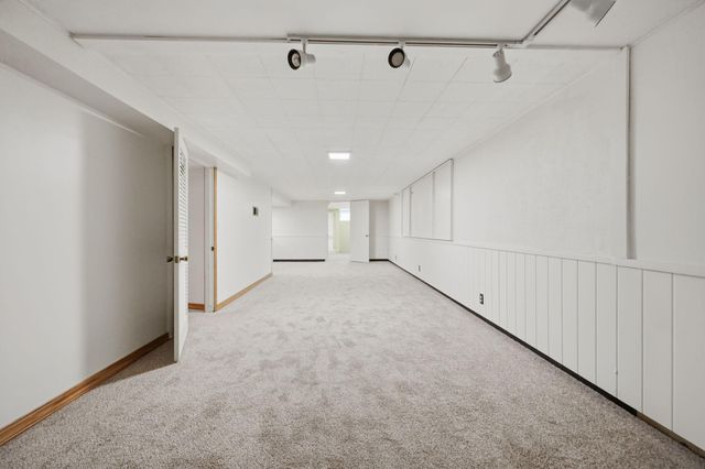 2889 Simpson Street, Roseville, MN 55113