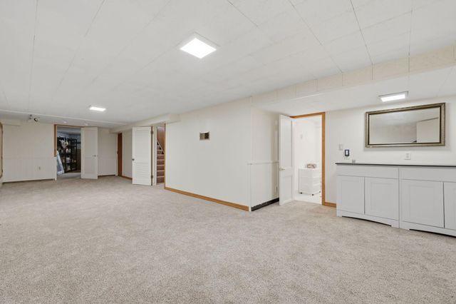 2889 Simpson Street, Roseville, MN 55113