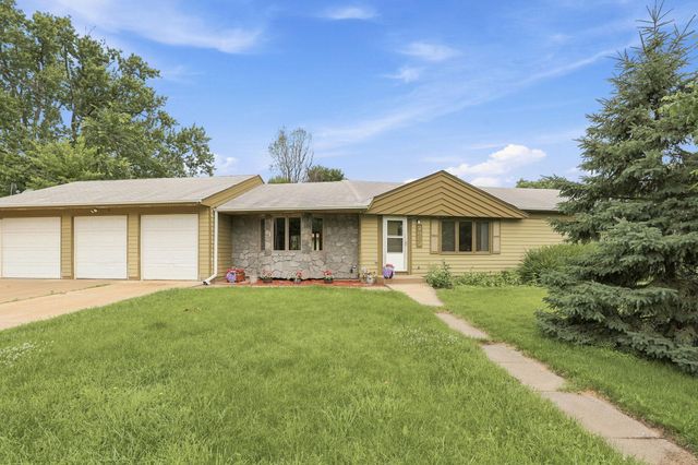 2889 Simpson Street, Roseville, MN 55113