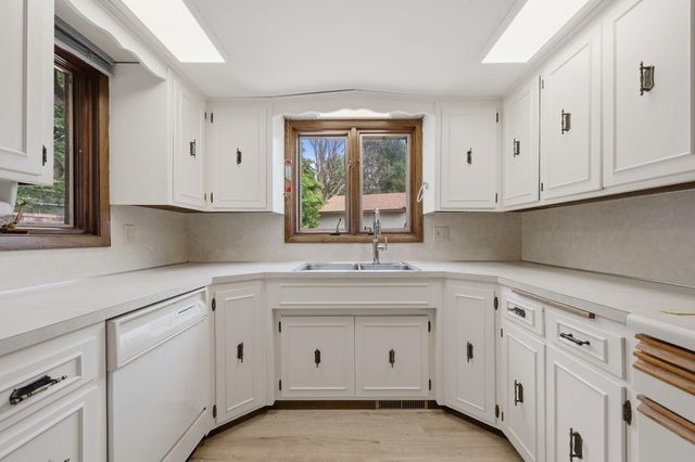 2889 Simpson Street, Roseville, MN 55113