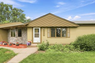 2889 Simpson Street, Roseville, MN 55113