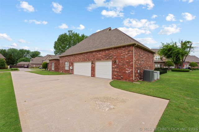 213 Ashton Drive, Broken Arrow, OK 74014