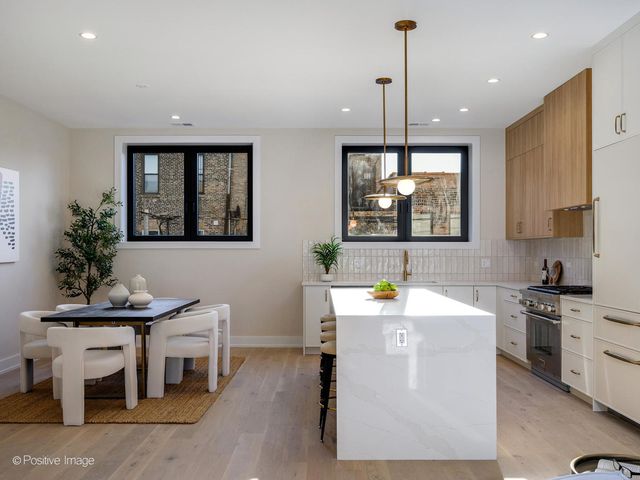 1412 N Elk Grove Avenue E, Chicago, IL 60622