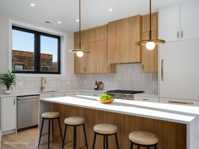 1412 N Elk Grove Avenue E, Chicago, IL 60622