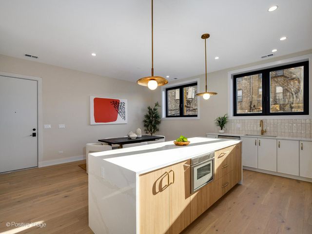 1412 N Elk Grove Avenue E, Chicago, IL 60622