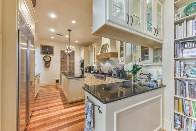 2712 Ferndale Street, Houston, TX 77098