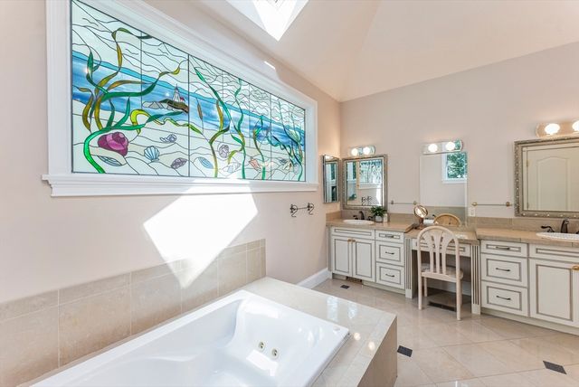 322 R Center Hill Rd, Plymouth, MA 02360