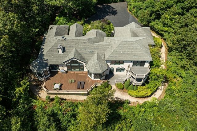 322 R Center Hill Rd, Plymouth, MA 02360