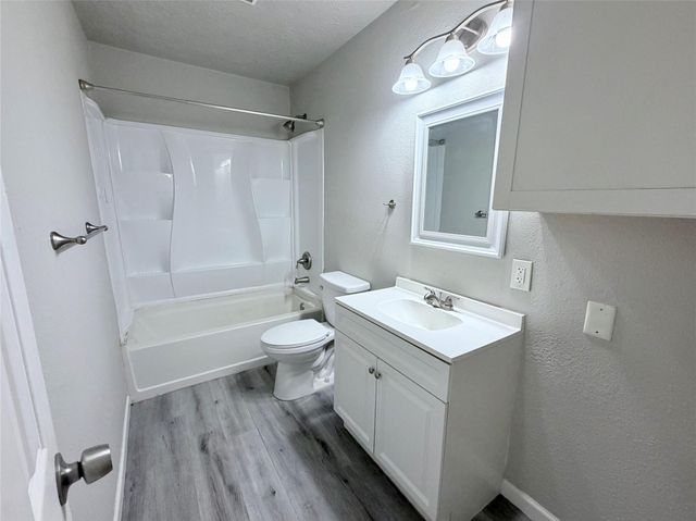 214 S Texas Street, Texas City, TX 77591