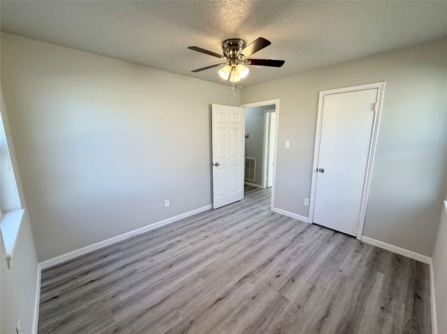 214 S Texas Street, Texas City, TX 77591