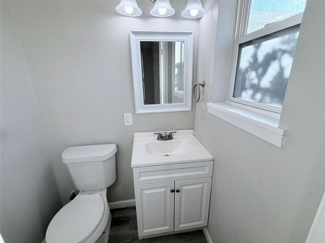 214 S Texas Street, Texas City, TX 77591