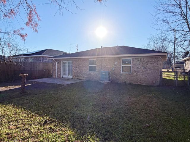 214 S Texas Street, Texas City, TX 77591