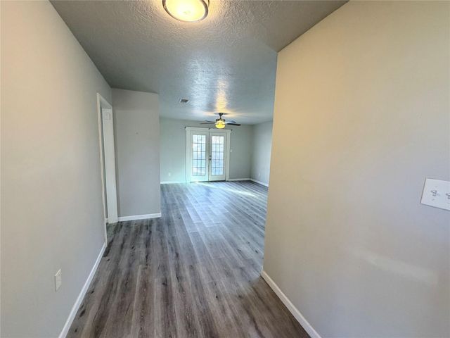 214 S Texas Street, Texas City, TX 77591