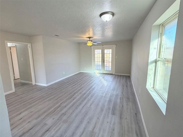 214 S Texas Street, Texas City, TX 77591