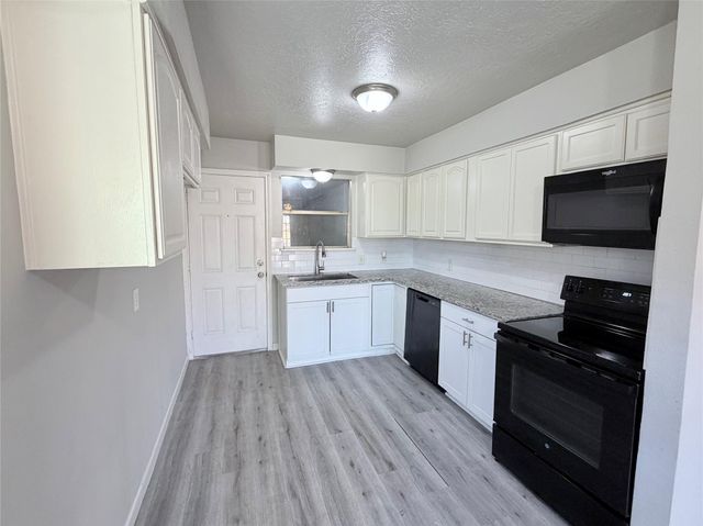 214 S Texas Street, Texas City, TX 77591