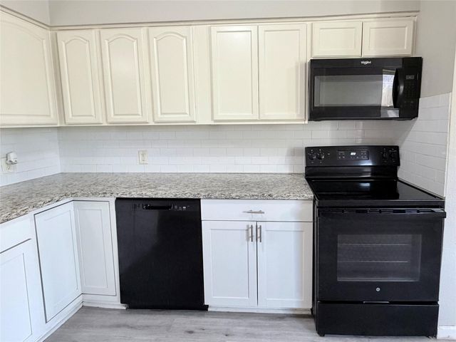 214 S Texas Street, Texas City, TX 77591