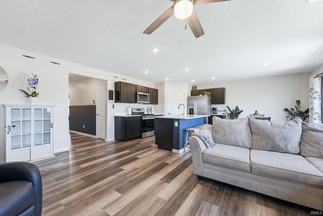1026 Miller Woods Way, New Haven, IN 46774