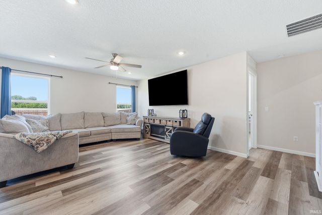 1026 Miller Woods Way, New Haven, IN 46774