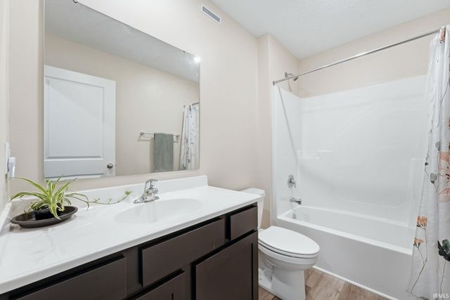 1026 Miller Woods Way, New Haven, IN 46774