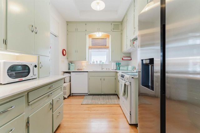 1016 WASHINGTON AVENUE, Oshkosh, WI 54901