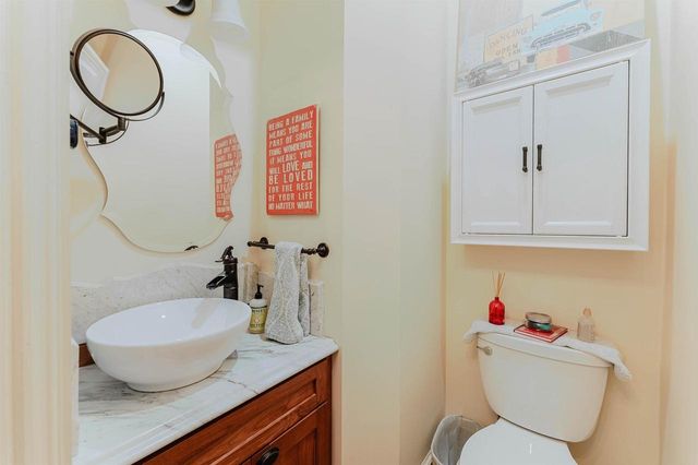 1016 WASHINGTON AVENUE, Oshkosh, WI 54901