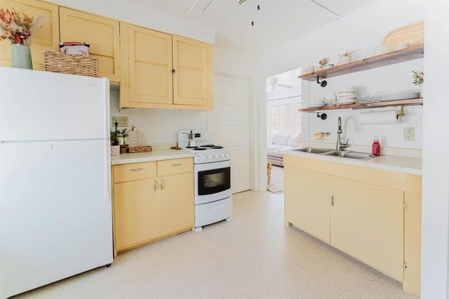 1016 WASHINGTON AVENUE, Oshkosh, WI 54901