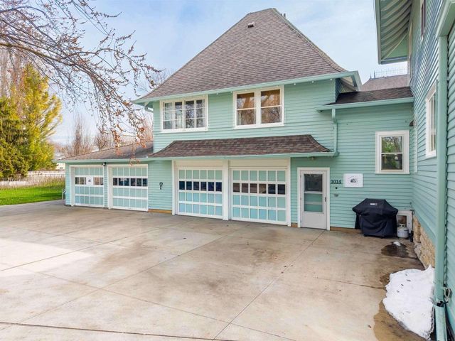 1016 WASHINGTON AVENUE, Oshkosh, WI 54901