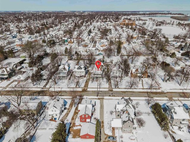 1016 WASHINGTON AVENUE, Oshkosh, WI 54901