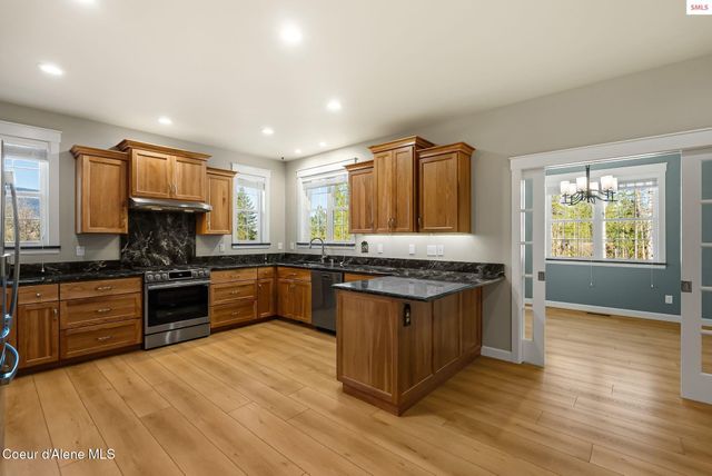 266 Syringa Heights RD, Sandpoint, ID 83864