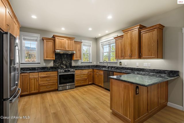 266 Syringa Heights RD, Sandpoint, ID 83864